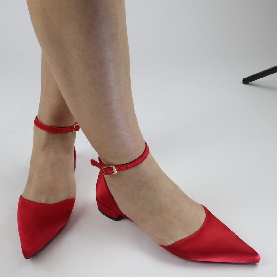 Kırmızı Saten Sivri Burun